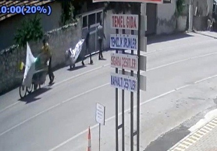 Kağıt toplayıcısı süsüyle evlerden hırsızlık